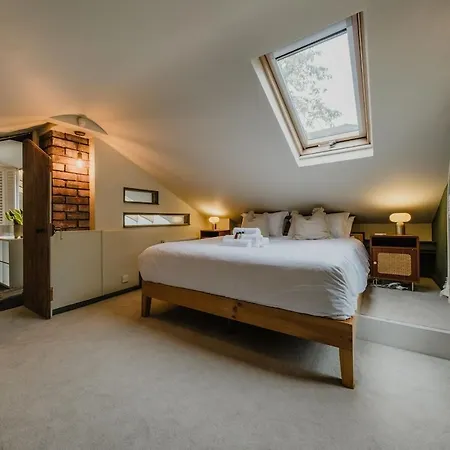 The Trelawney Hideaway Bristol