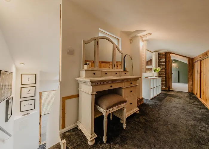 The Trelawney Hideaway Бристоль