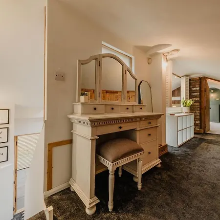The Trelawney Hideaway Bristol