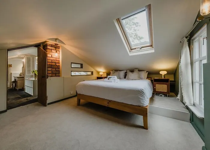 The Trelawney Hideaway Bristol