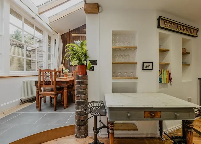 The Trelawney Hideaway بيت للعطل بريستول